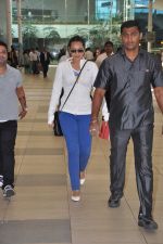sonakshi Sinha snapped at domestic airport on 27th Feb 2013 (5).JPG